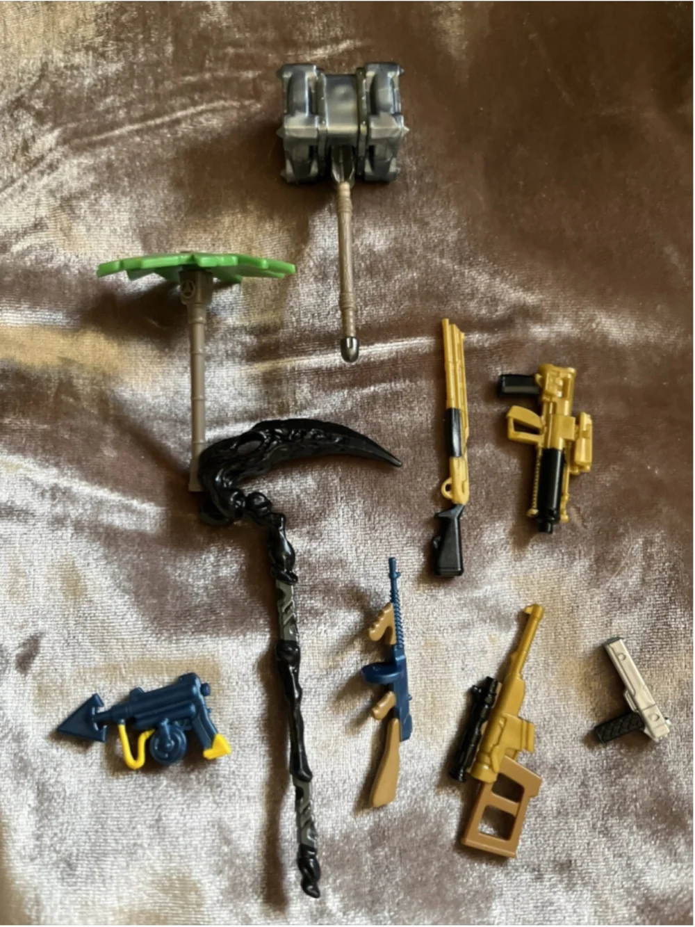 FORTNITE Hasbro Victory Royale Series Chaos Agent Collectible Action FigureBONUS